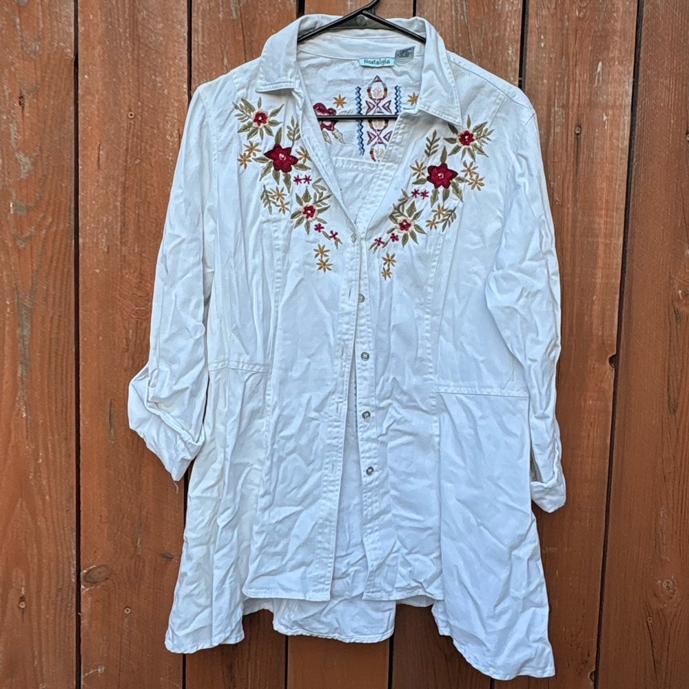 Nostalgia women’s embroidered top